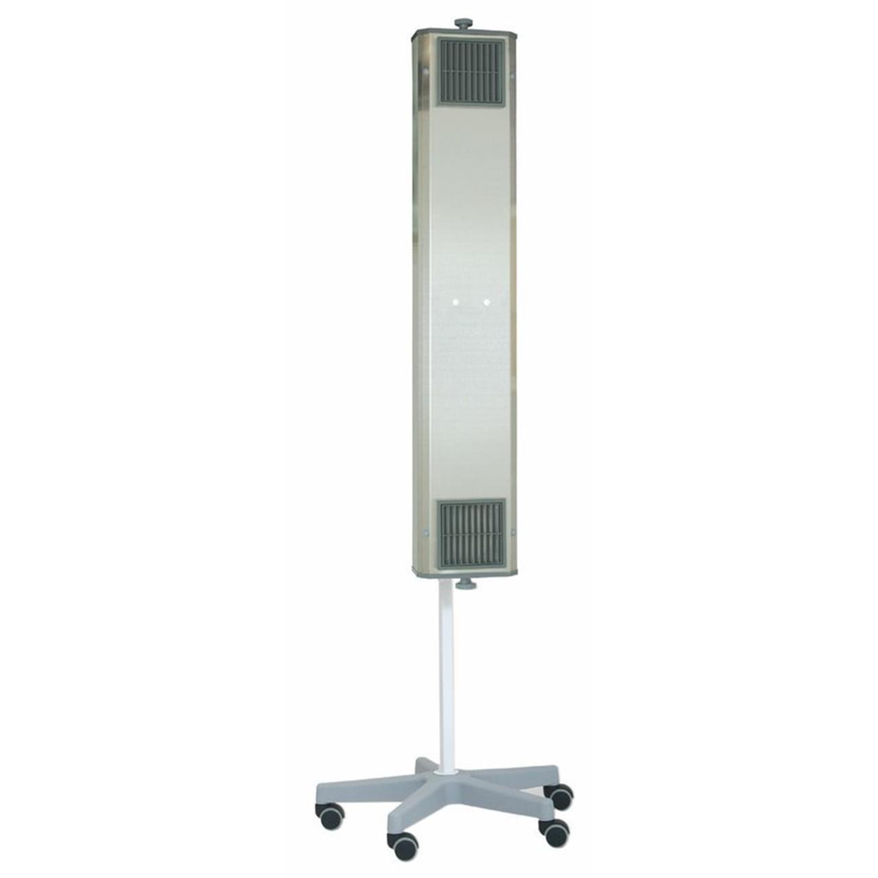Germicidní lampa umístěná na mobilním stojanu